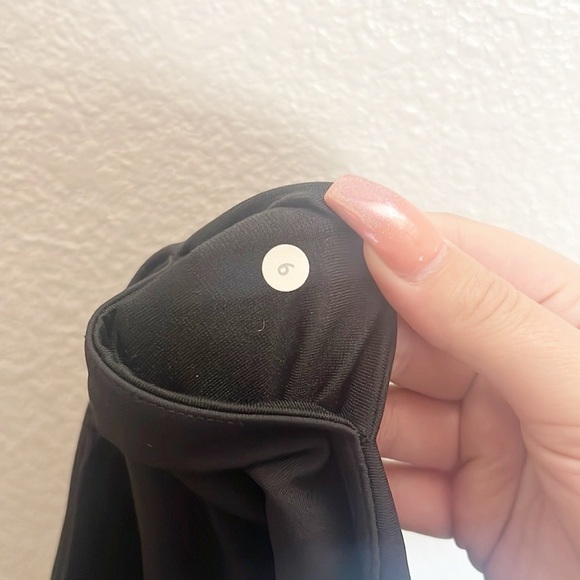 Lululemon Black Cropped Mesh Detail Women’s Gummy Logo Leggings - Picture 8 of 8